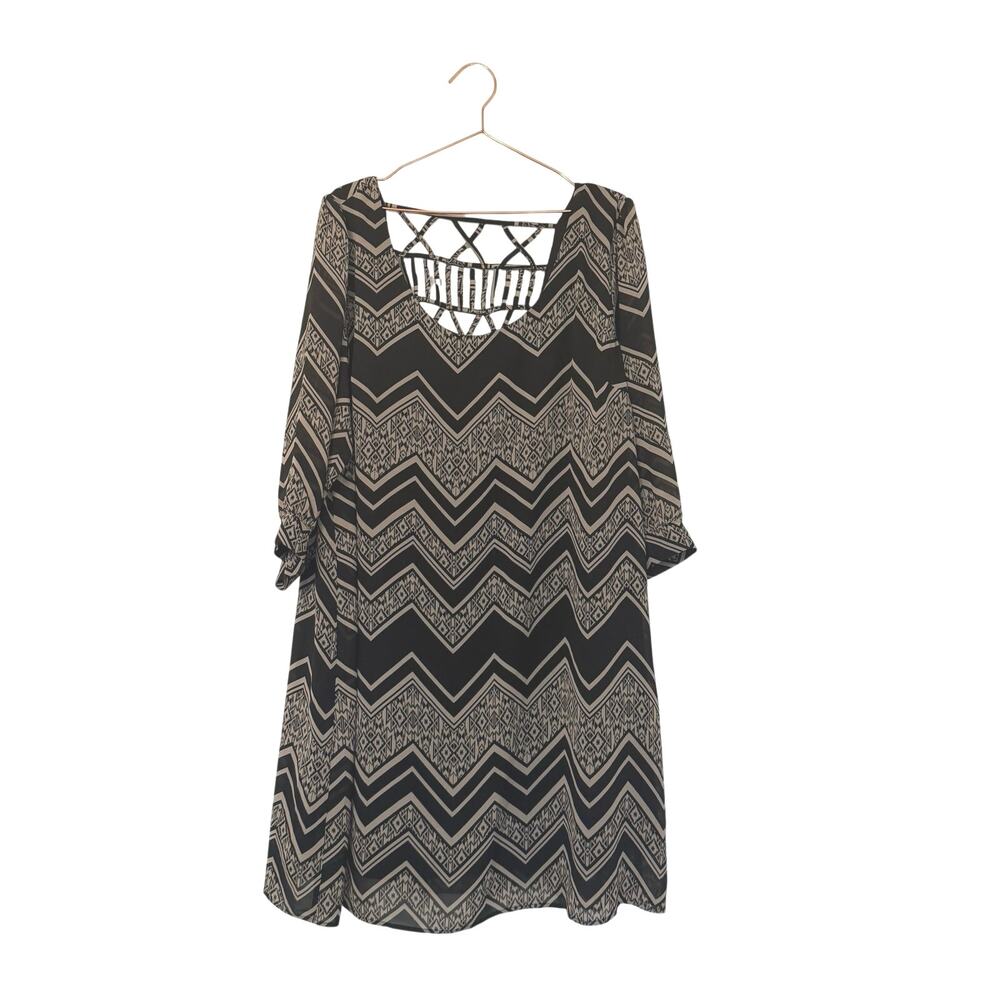 Heartsoul plus chevron geometric pattern dress lattice back and 3/4 sleeves.